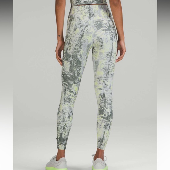 Lululemon Wunder Train High-Rise Tight with Pockets 25"
Sz. 0 - Picture 5 of 8